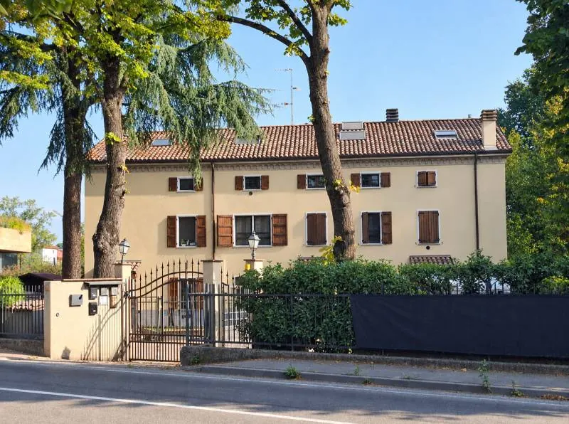 Via Traversetolo Piazza di Basilicanova - Foto 1